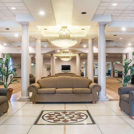 Quality Inn & Suites Palm Island Indoor Waterpark Batavia Esterno foto