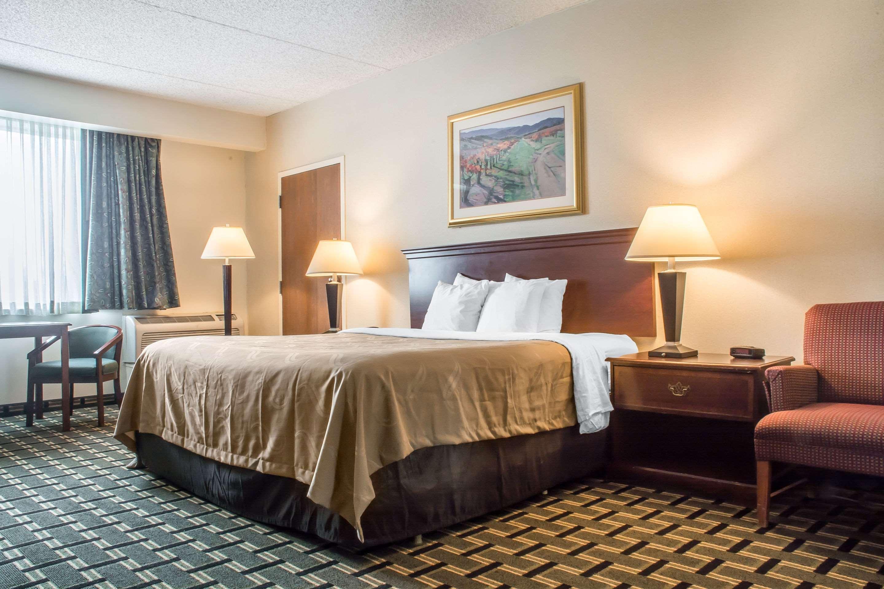 Quality Inn & Suites Palm Island Indoor Waterpark Batavia Esterno foto