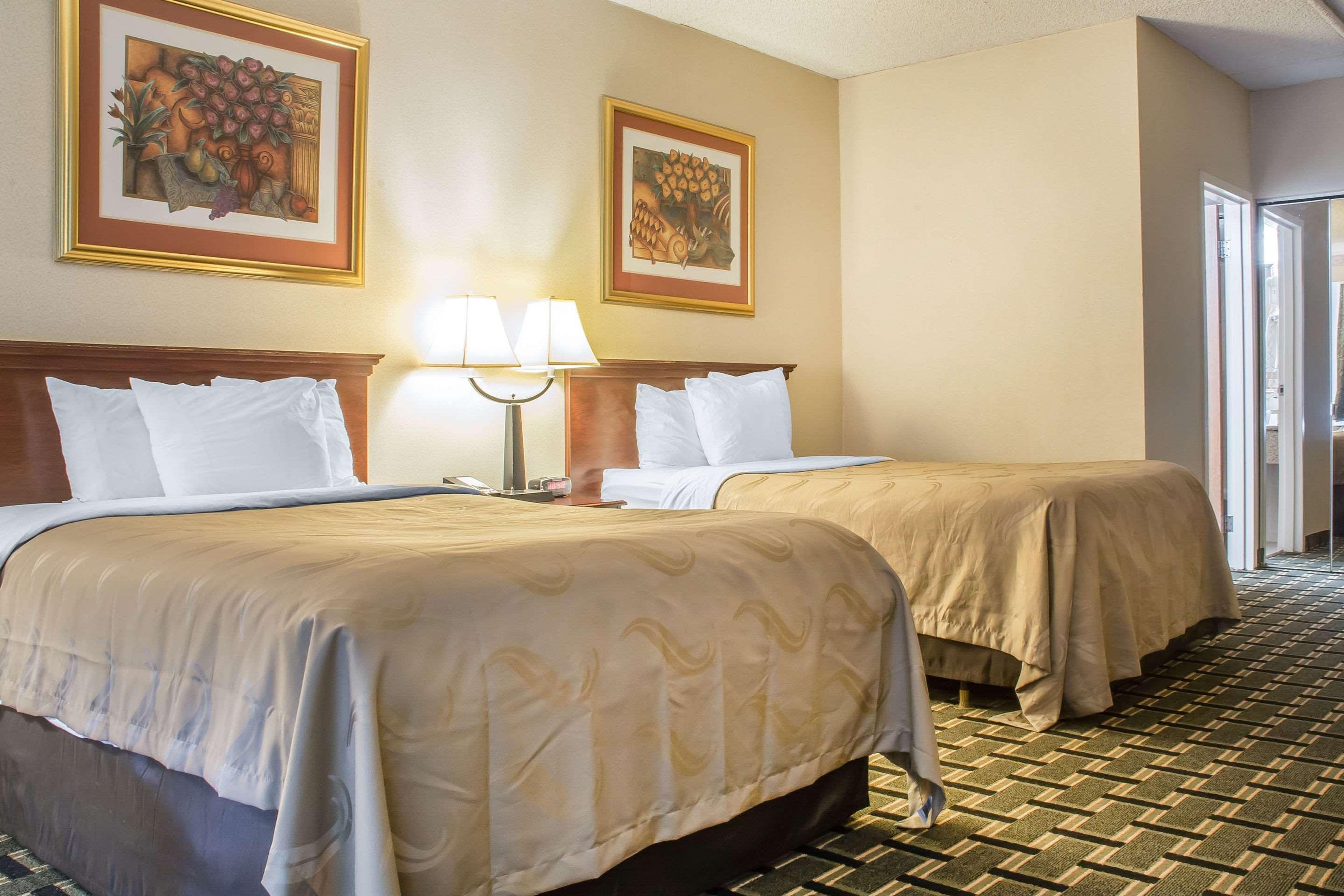 Quality Inn & Suites Palm Island Indoor Waterpark Batavia Esterno foto