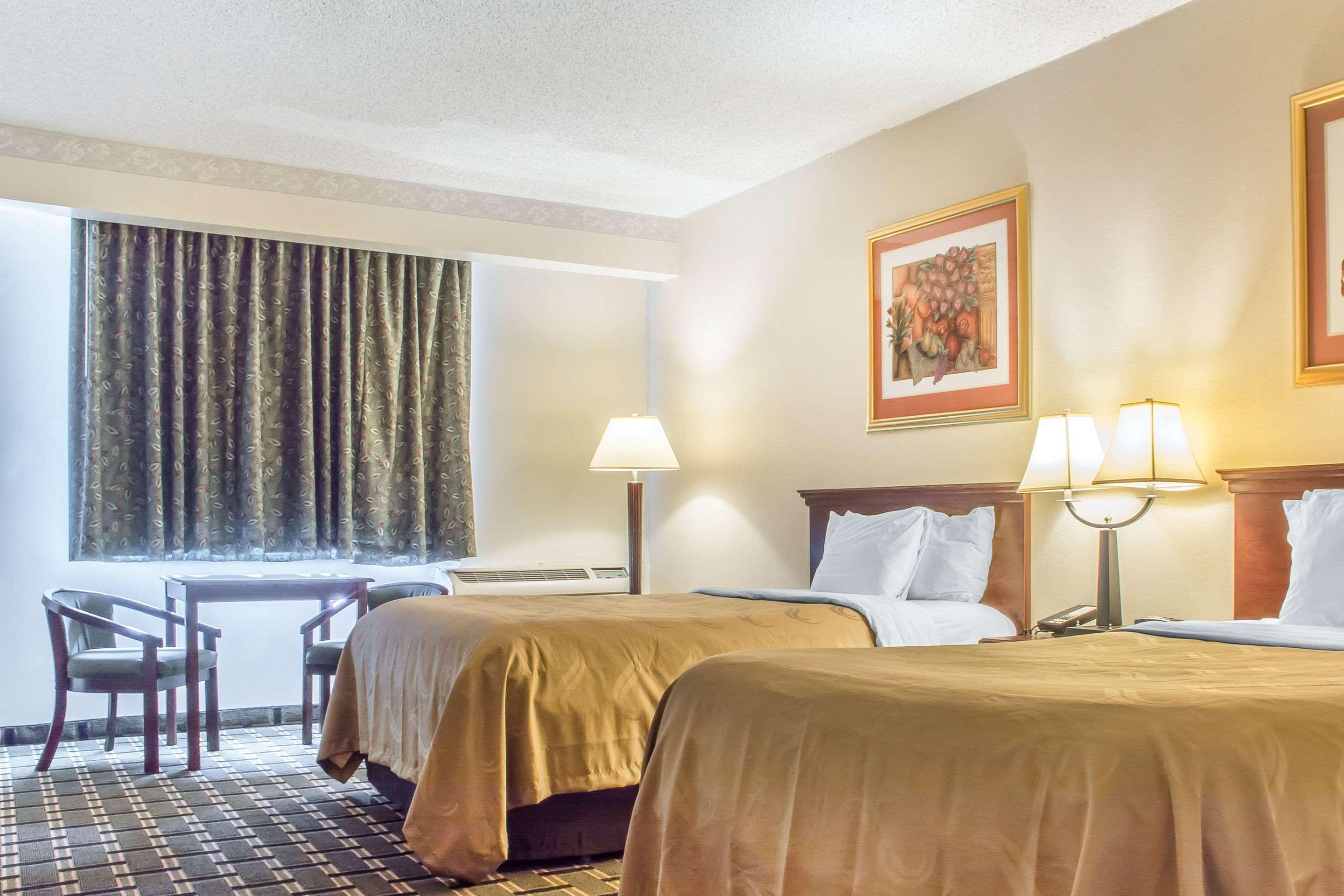Quality Inn & Suites Palm Island Indoor Waterpark Batavia Esterno foto