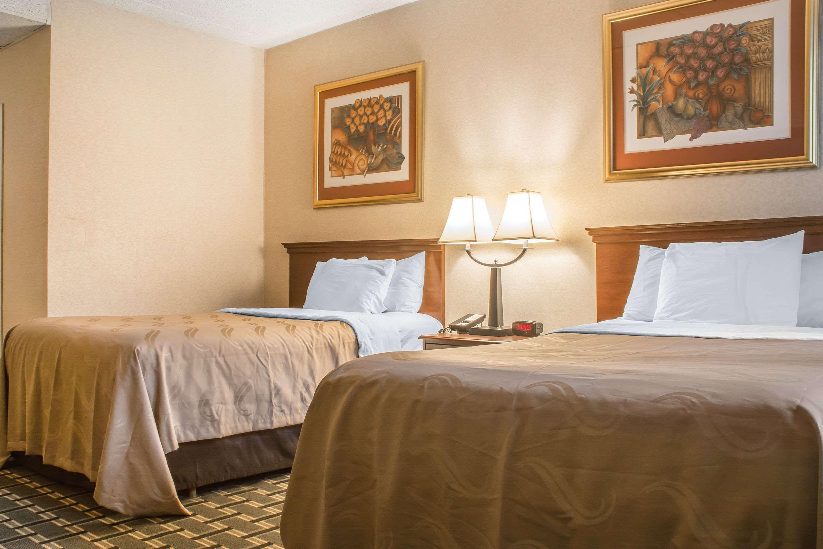 Quality Inn & Suites Palm Island Indoor Waterpark Batavia Esterno foto