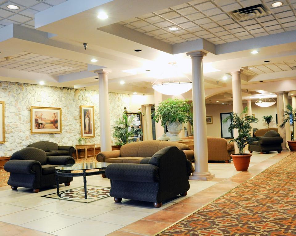 Quality Inn & Suites Palm Island Indoor Waterpark Batavia Esterno foto