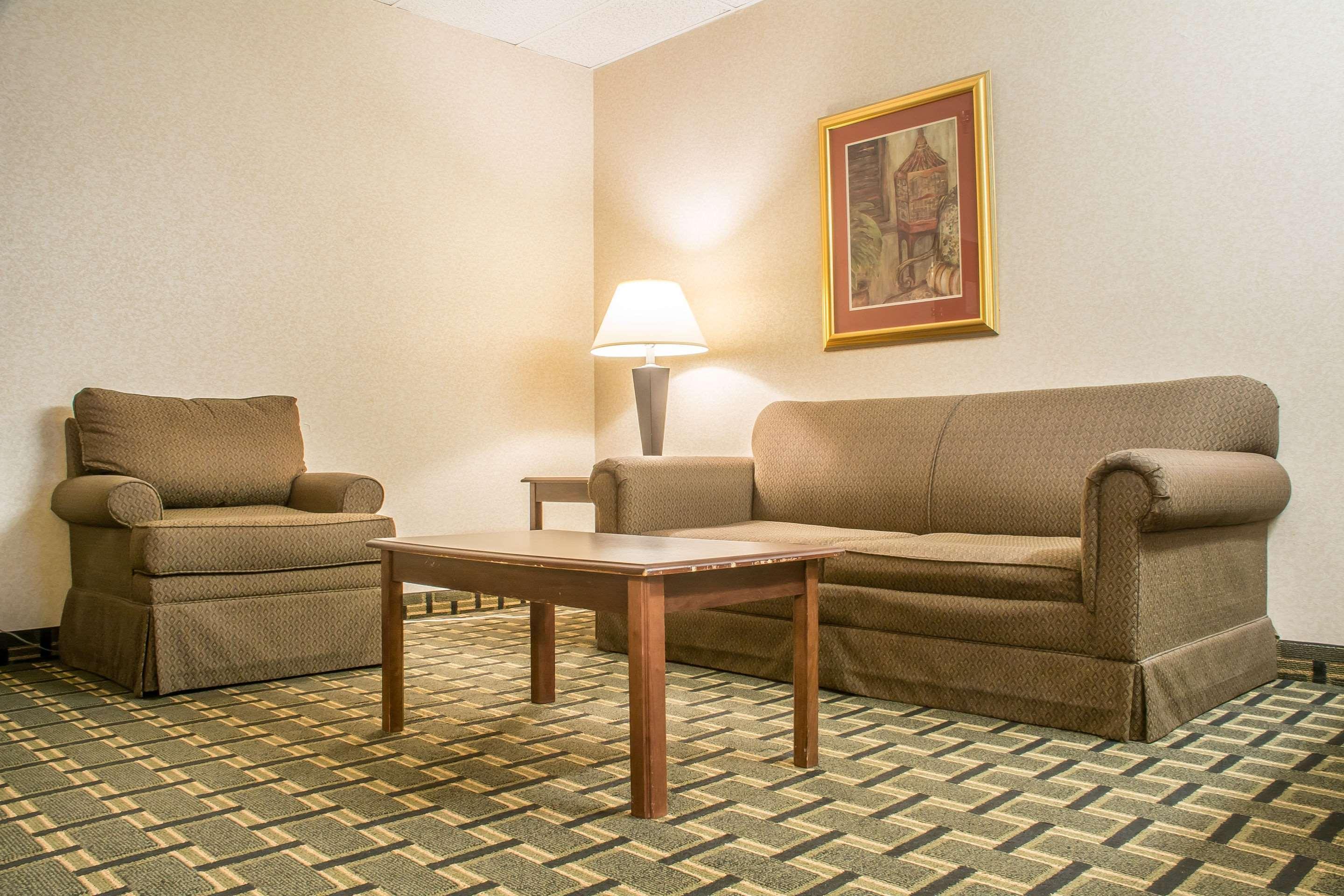 Quality Inn & Suites Palm Island Indoor Waterpark Batavia Esterno foto