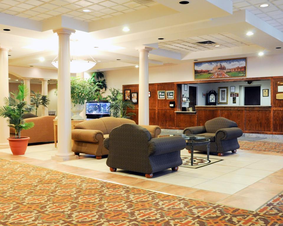 Quality Inn & Suites Palm Island Indoor Waterpark Batavia Esterno foto