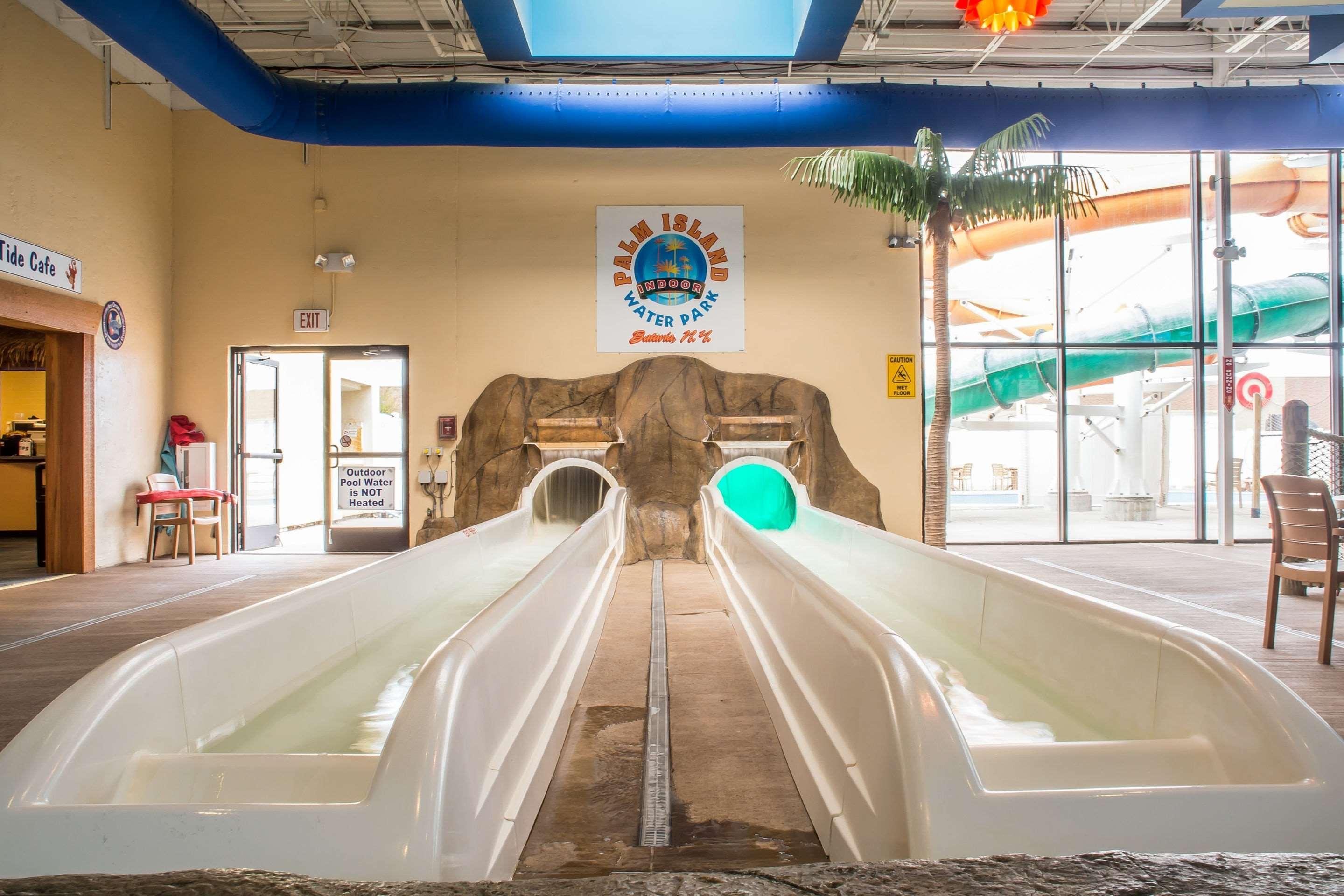 Quality Inn & Suites Palm Island Indoor Waterpark Batavia Esterno foto