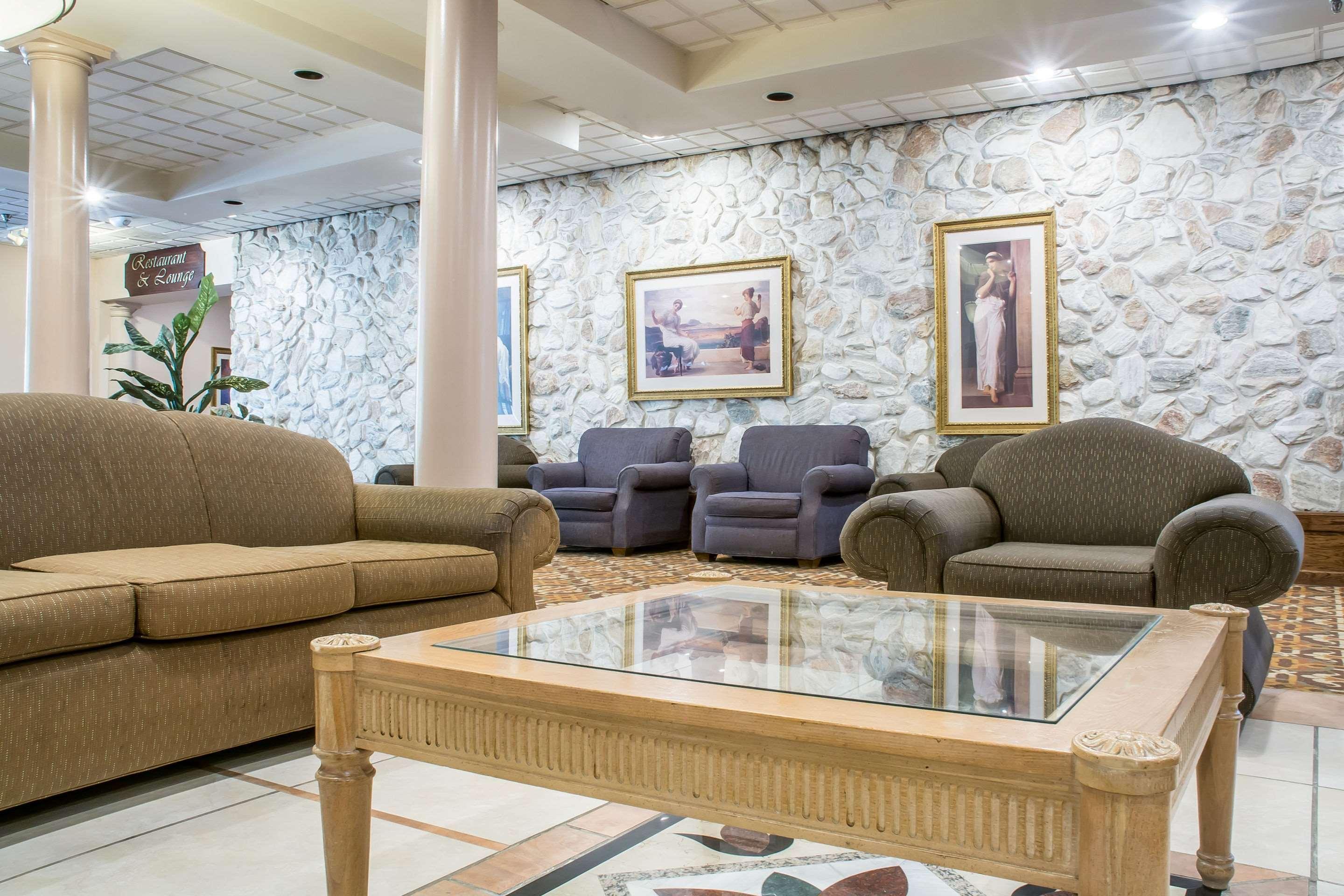 Quality Inn & Suites Palm Island Indoor Waterpark Batavia Esterno foto
